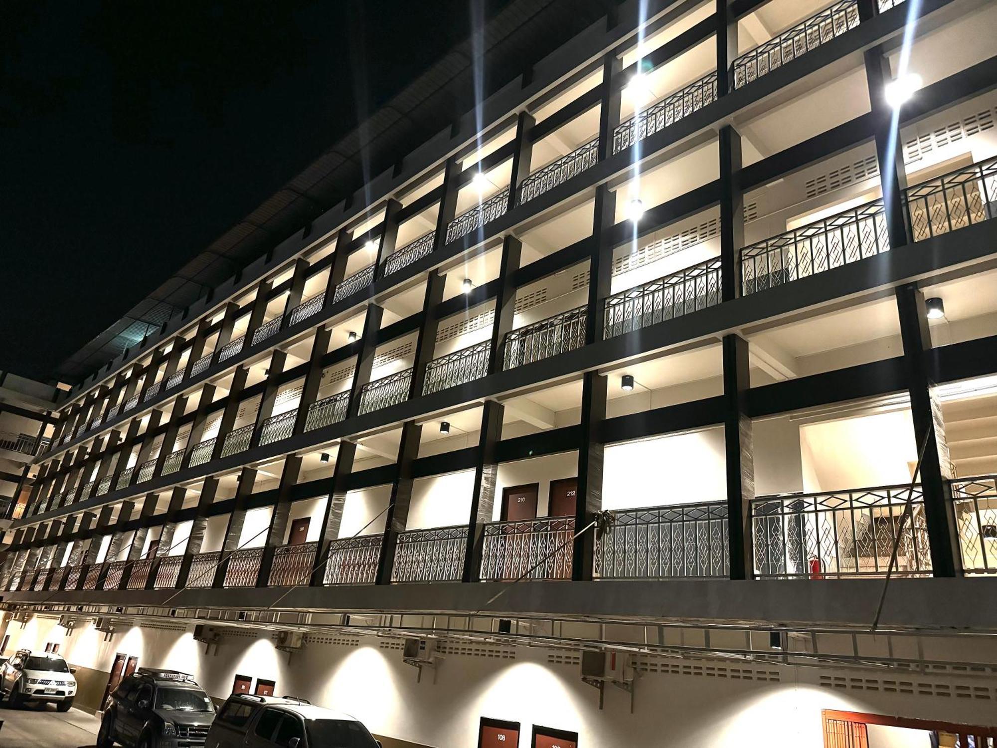 Nakhonratchasima Tokyo Hotel מראה חיצוני תמונה