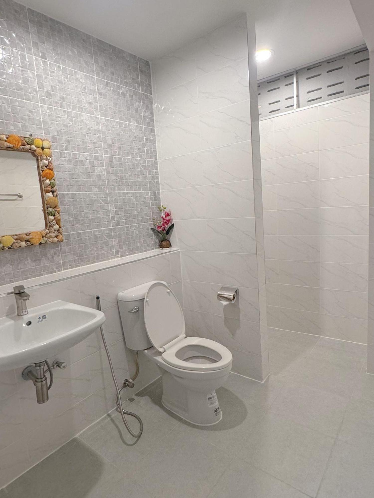 Nakhonratchasima Tokyo Hotel מראה חיצוני תמונה